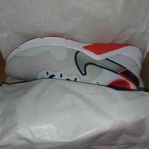 Nike Legend Essential 2
